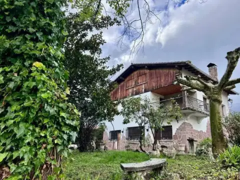 Chalet en calle Matxiku Erreka Kalea, 38