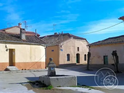 Casa rústica en Santa María La Real de Nieva
