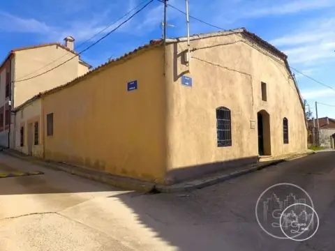 Casa rústica en Santa María La Real de Nieva
