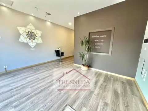 Local comercial en calle de los Alerces