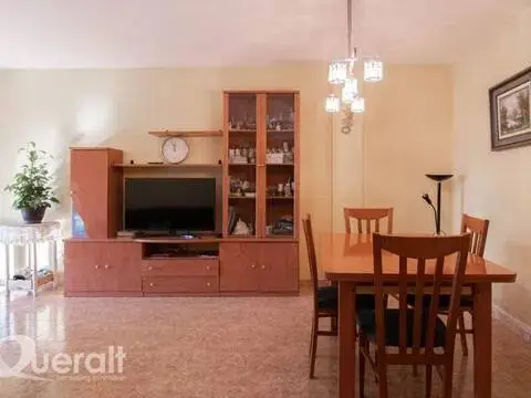 Piso en Joc de la Bola-Camps d'Esports