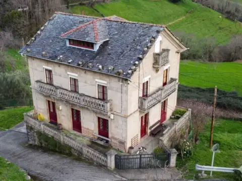 Casa adosada en Escrita (Boal)
