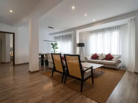 Piso en calle del Hospital