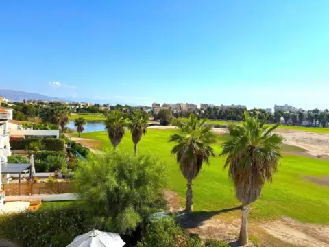 Piso en Urbanización de Roquetas-Las Marinas