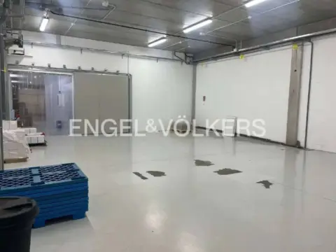 Nave industrial en Avinyonet de Puigventós