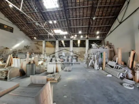Nave industrial en Sants Patrons