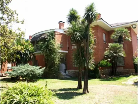 Casa en Avenida de las Cortes Valencianas, 53