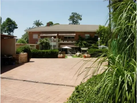 Casa en Avenida de las Cortes Valencianas, 53