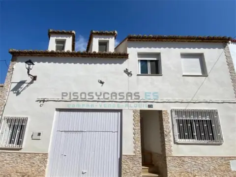 Casa adosada en Carrer de Jesús, 33
