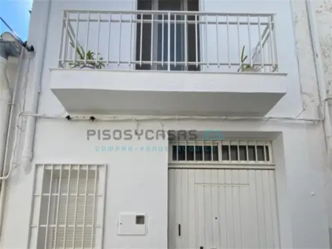 Casa adosada en Carrer de Jesús, 33
