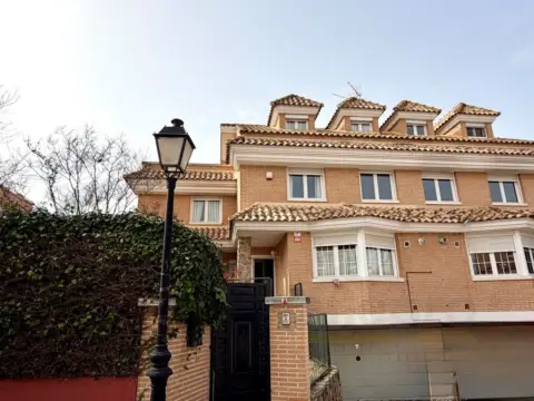 Casa pareada en Núcleo Urbano