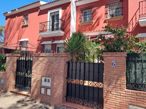Casa adosada en calle del Pino, 36