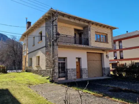 Casa en Castejón de Sos