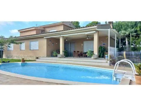 Casa en Montornés-Las Palmas-El Refugio