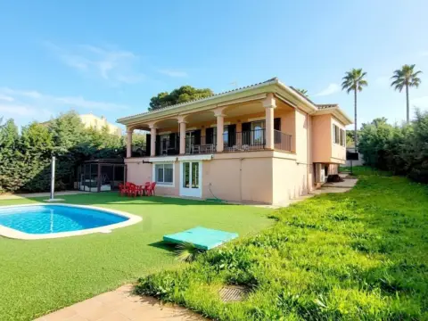 Chalet en Los Montitos