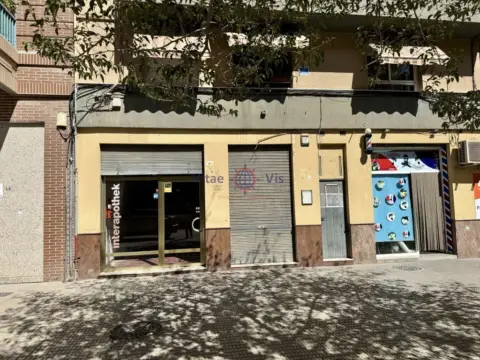 Local comercial en Avenida Fuerzas Armadas