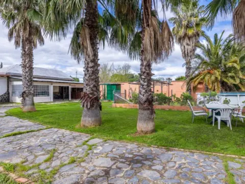 Casa en calle Urbanizacion los Pinos de La Algabarra, nº S-N