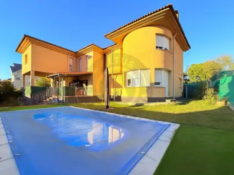 Chalet en R-66-A (El Arco)