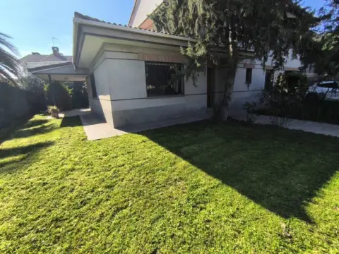 Casa pareada en calle de Talamanca