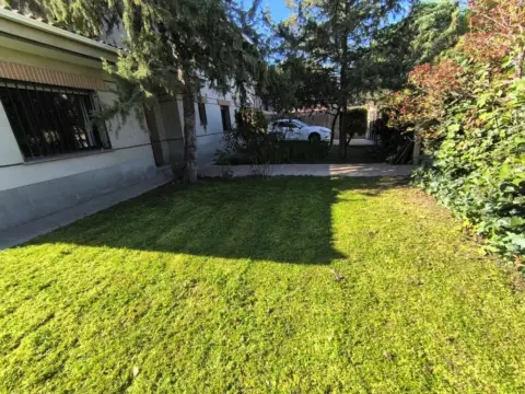 Casa pareada en calle de Talamanca