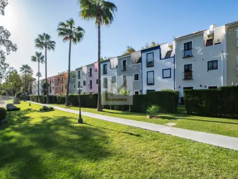 Casa pareada en calle Urbanización los Cortijos de La Bahia