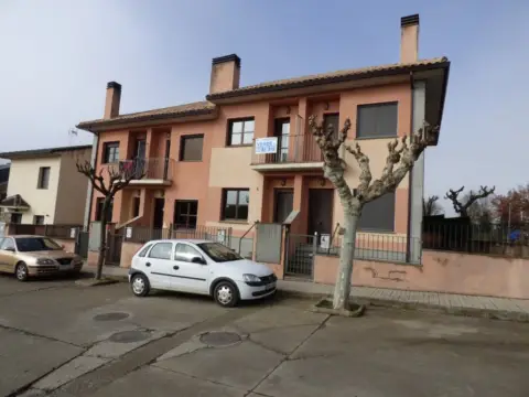 Casa adosada en calle de Ribagorza, 17