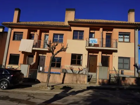 Casa adosada en calle de Ribagorza, 17