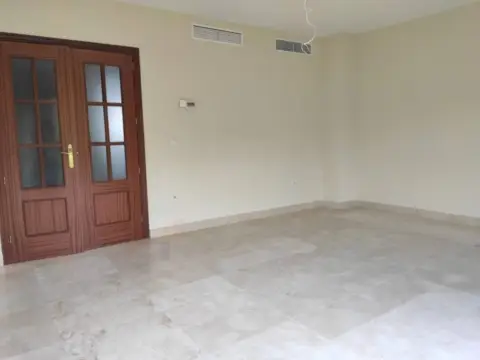 Piso en María Auxiliadora-Barriada de Llera