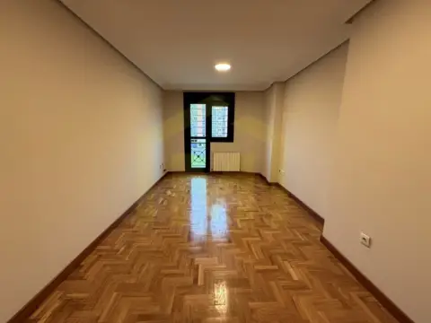 Piso en Tenderina-Mercadín-Fozaneldi