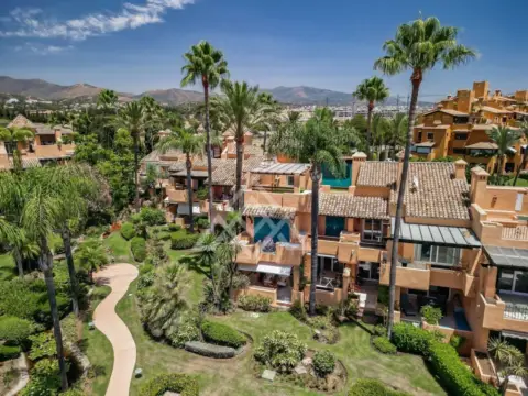 Casa adosada en calle del Gavilán, 4