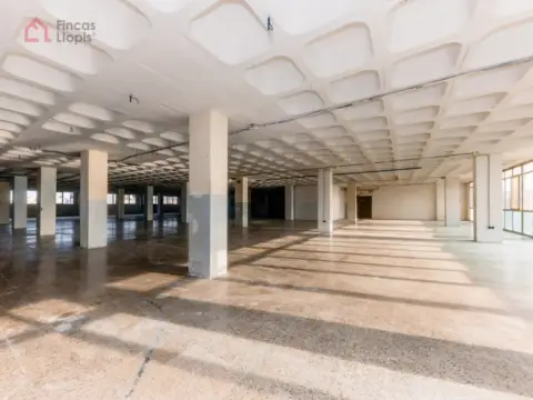 Nave industrial en Rambla de la Marina, 456