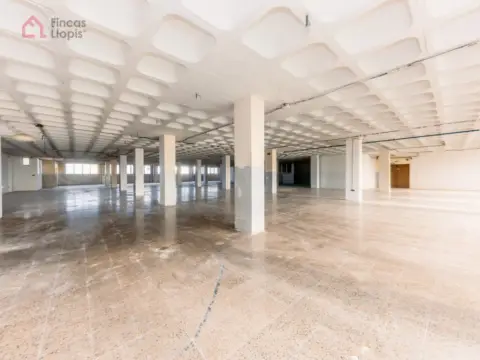 Nave industrial en Rambla de la Marina, 456