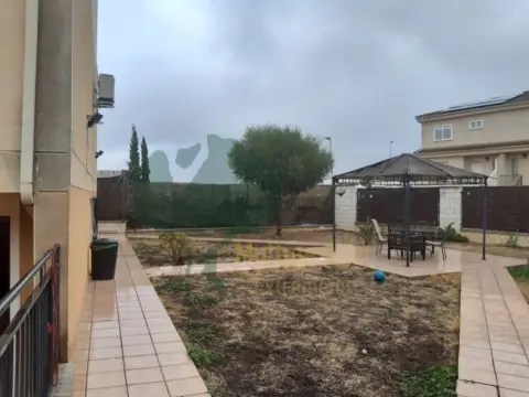 Casa adosada en Montesol-Mejostilla