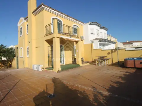 Casa pareada en Los Barrios