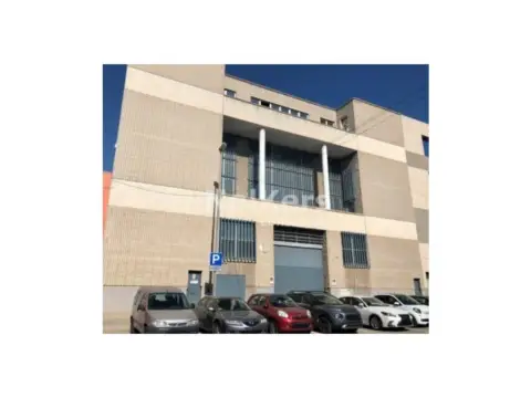 Nave industrial en Almeda