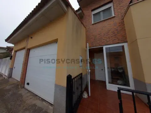 Casa en calle Pablo Serrano, 9