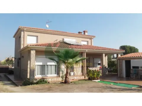 Chalet en Malpartida de Cáceres