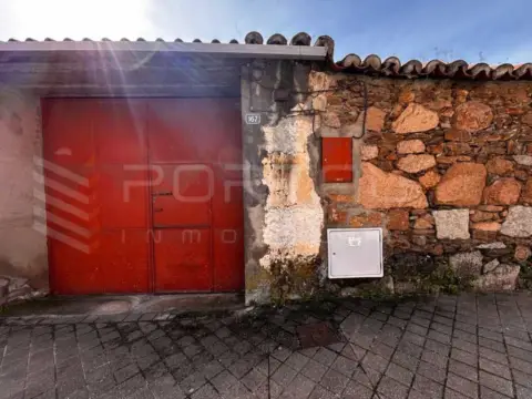 Casa rústica en Lozoyuela-Navas-Sieteiglesias