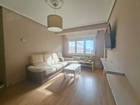 Piso en calle de Ávila, 3