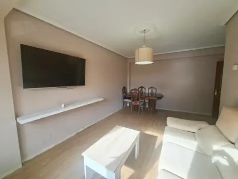 Piso en calle de Ávila, 3