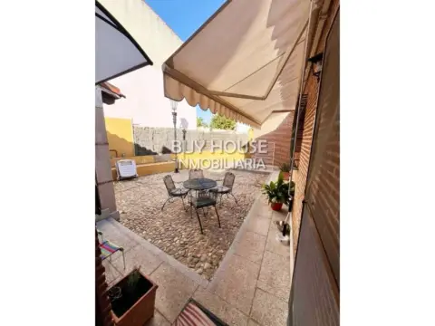 Chalet en Parque Manuel de Vega-Carretera de Ugena