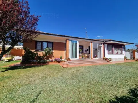 Chalet en calle de Juan Carlos I, 15