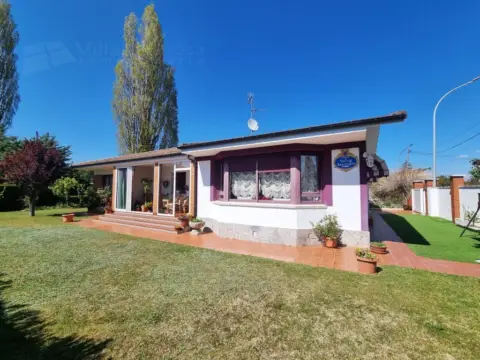 Chalet en calle de Juan Carlos I, 15