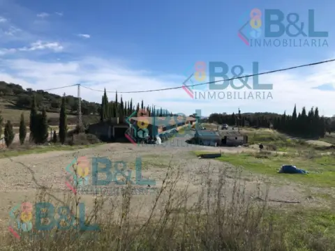 Nave industrial en Higuera de la Sierra