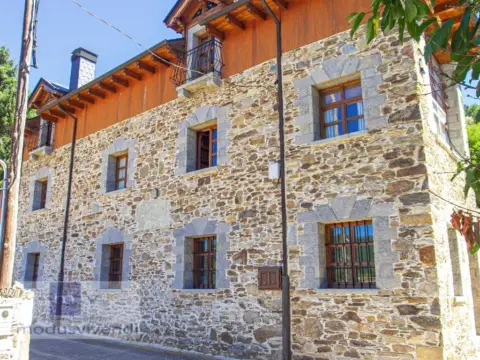 Casa rústica en Riello