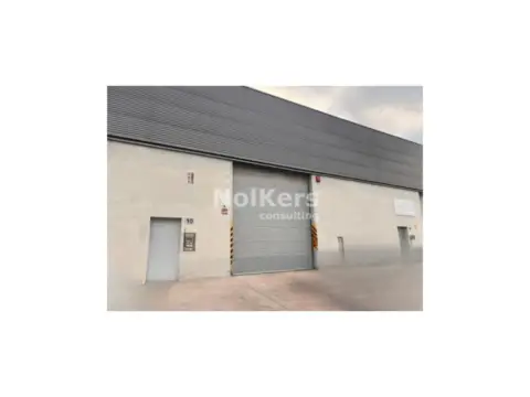 Nave industrial en Abrera