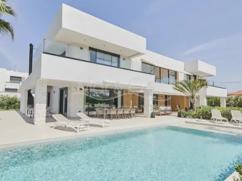 Casa en calle de los Hermanos Álvarez Quintero, 29