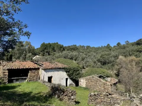 Finca rústica en Valencia de Alcántara