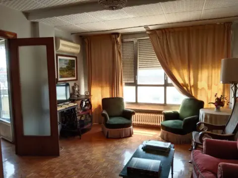 Piso en Plaza de Minayo, 5