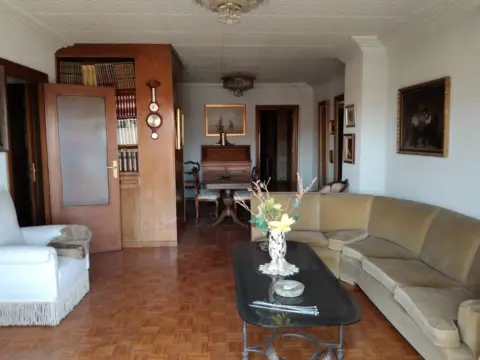 Piso en Plaza de Minayo, 5